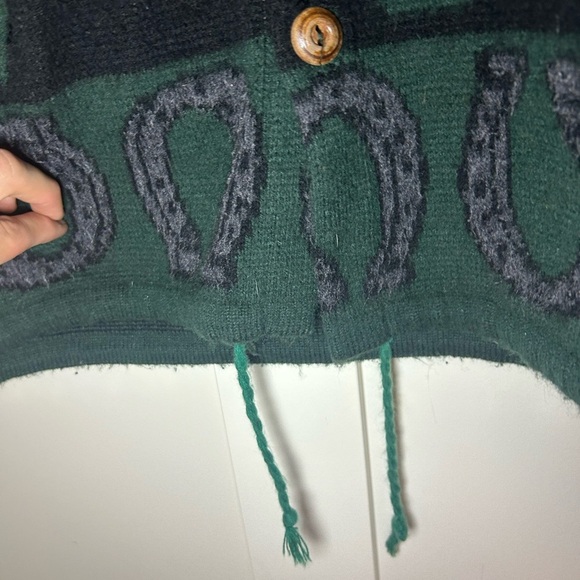 Vintage horses rider knit button up cloak - Picture 7 of 11